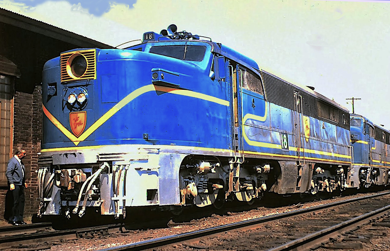 Delaware & Hudson ALCO PA diesel locomotives railroad train postcard 